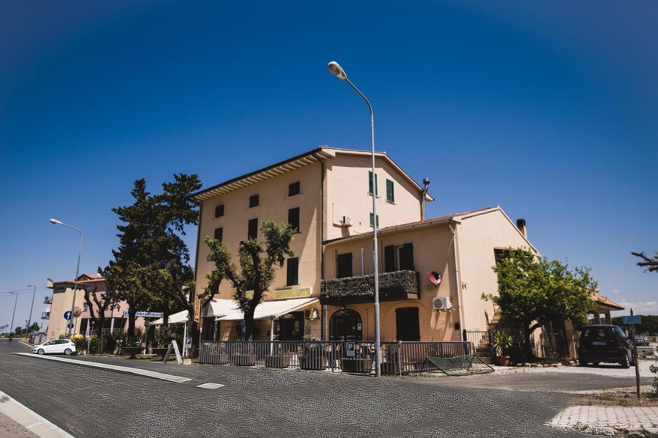 Hotel The Flash - Venturina Terme Bagian luar foto