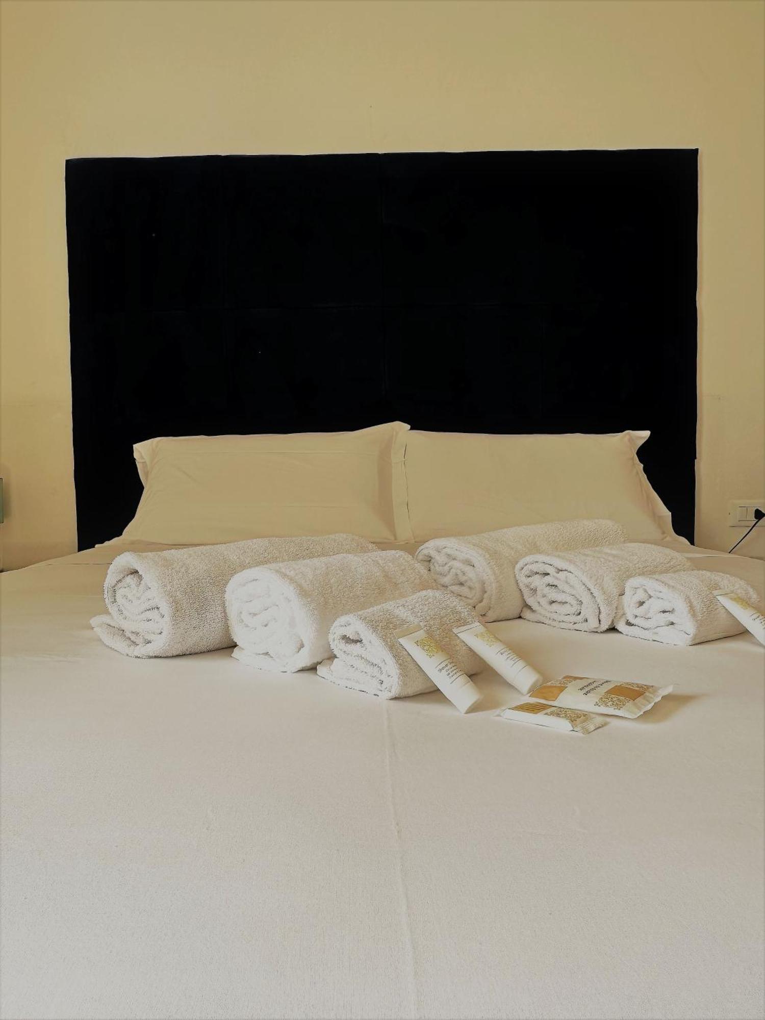 Hotel The Flash - Venturina Terme Bagian luar foto